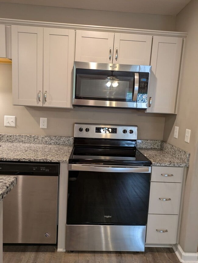 Building Photo - 2 Bedroom Condo For Rent in Sango Area!
