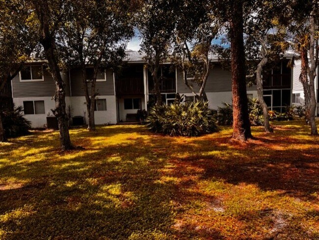 Building Photo - Luxury 3 bedroom 2 bathroom townhome avail...