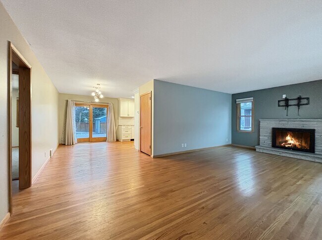 Building Photo - 303 Monroe Ave S