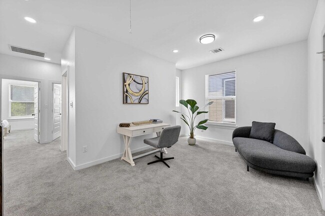 Building Photo - 2909 El Fenice Ln