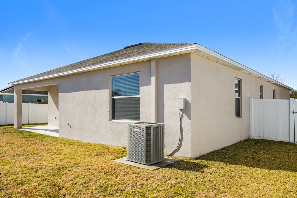 Building Photo - 1309 Oak Pond St