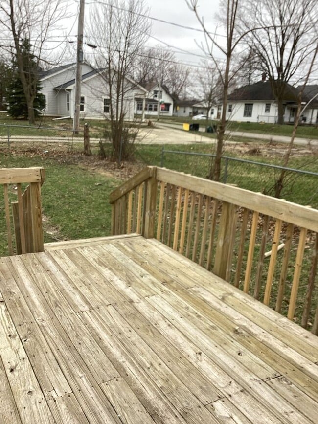 Building Photo - Front Porch and Back Deck