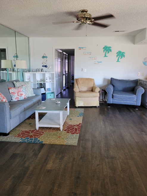 Building Photo - 4246 Pinehurst Cir