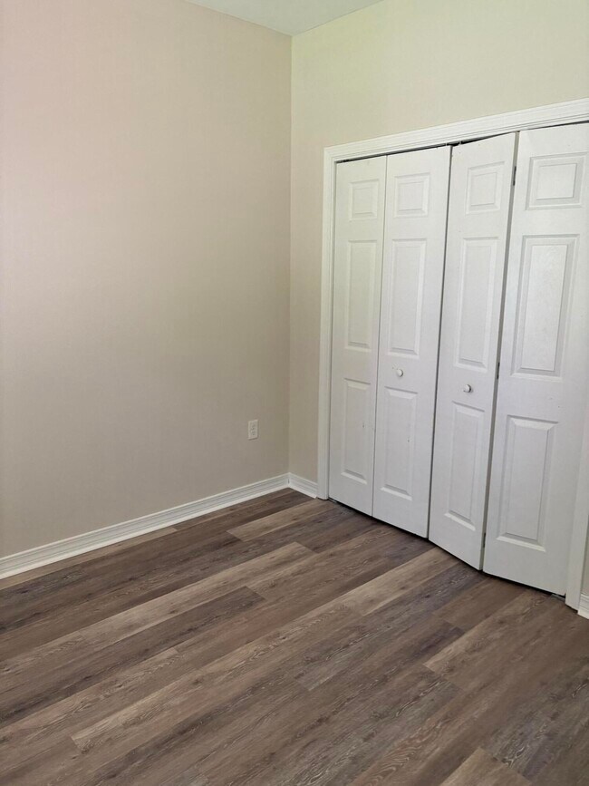 Building Photo - 214 Ladue Ave