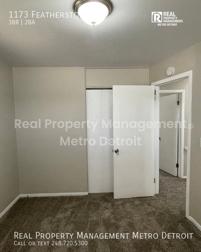 Building Photo - 1173 Featherstone-