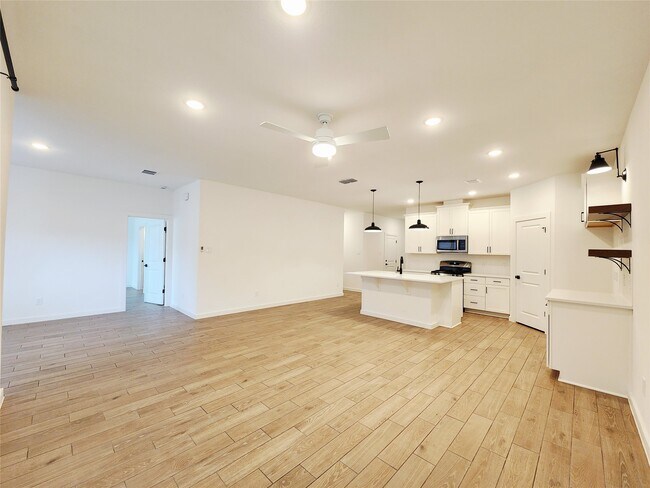 Building Photo - 8430 Bay Rdg Cir