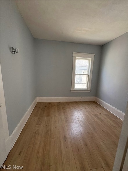 Building Photo - 946 E 79th St