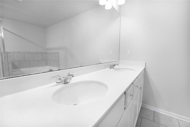 Building Photo - 7095 Gladstone Cir