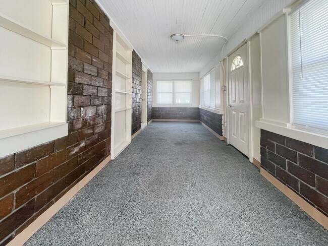 Building Photo - Coming Soon in Muncie! 3 Bed / 1 Bath House — Pet Friendly!