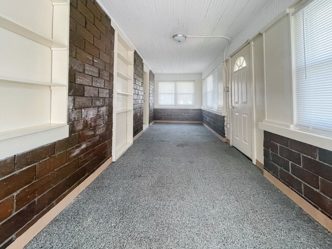 Building Photo - Coming Soon in Muncie! 3 Bed / 1 Bath House — Pet Friendly! Washer & Dryer Hookups!