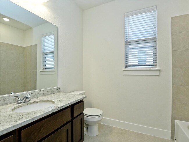 Building Photo - 402 Parkline Dr