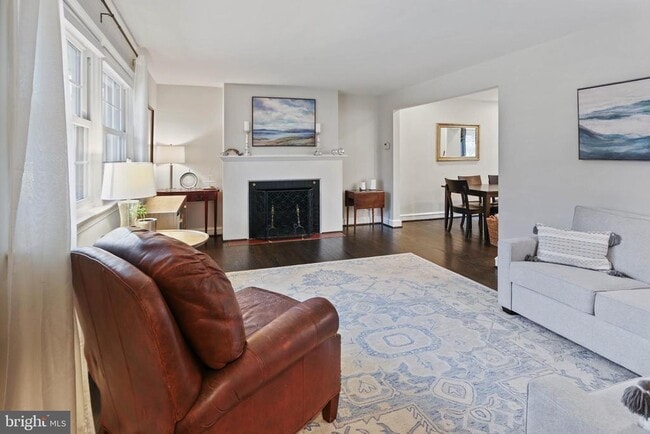 Building Photo - 10 Boulder Brook Dr