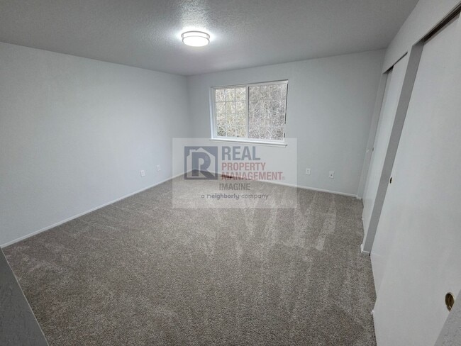 Building Photo - Check Out This Completely Remolded 3 Bedroom, 2.5 Bath Townhome!
