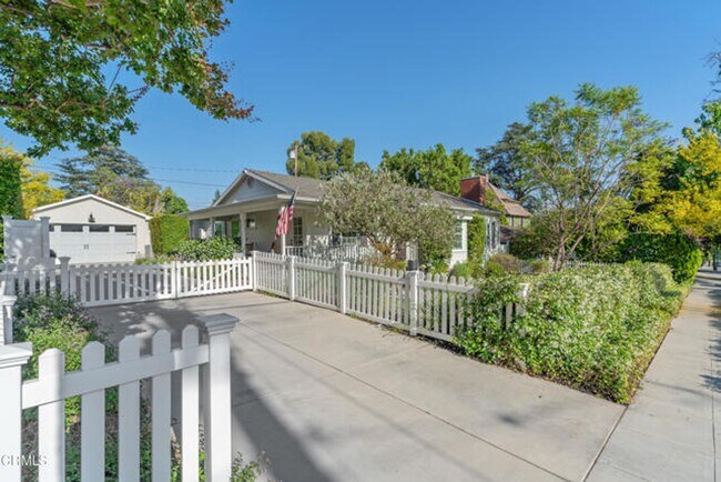 Building Photo - CHARMING 3BR + 2BA HOUSE IN MONROVIA!