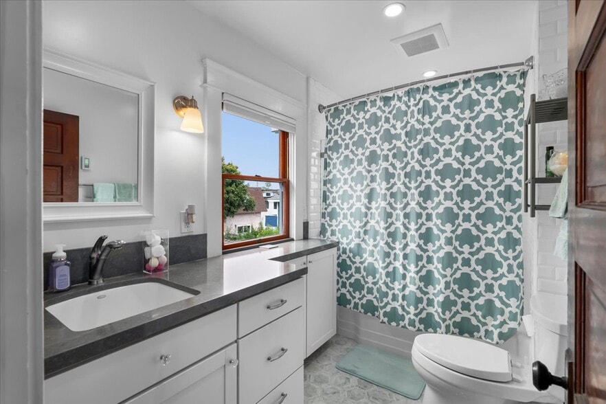 Building Photo - 311 N Gertruda Ave