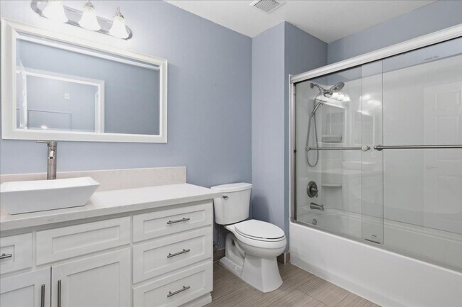 Building Photo - Move-In Ready Condo with Premium Community Amenities