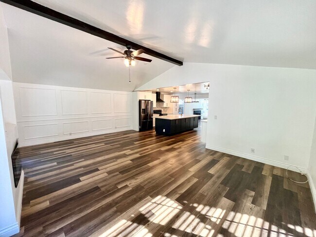 Building Photo - Updated 4B 2BA Home in Paradise Hills w/ S...