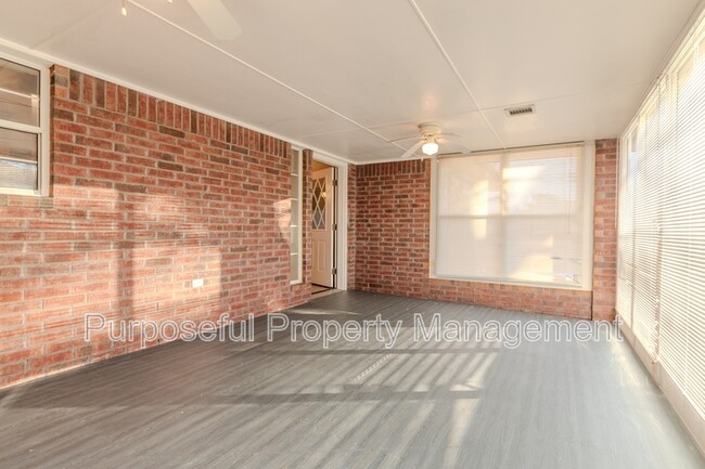 Building Photo - 607 Bob White Dr