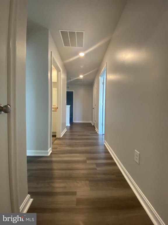 Building Photo - 214 Gumspring Dr
