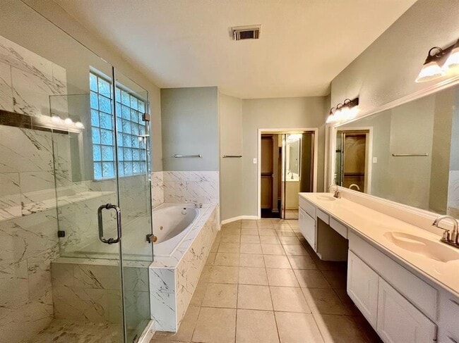 Building Photo - 2339 Plantation Bend Dr