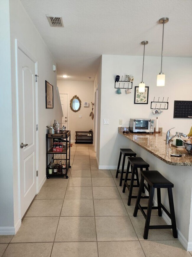 Building Photo - Amazing townhouse for rent