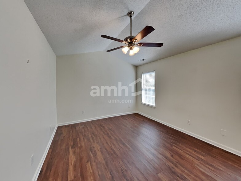 Building Photo - 1617 Oak Knoll Ln