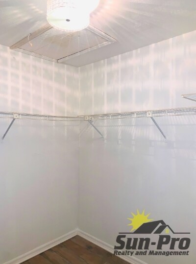 Building Photo - 1010 Stonybrook Cir