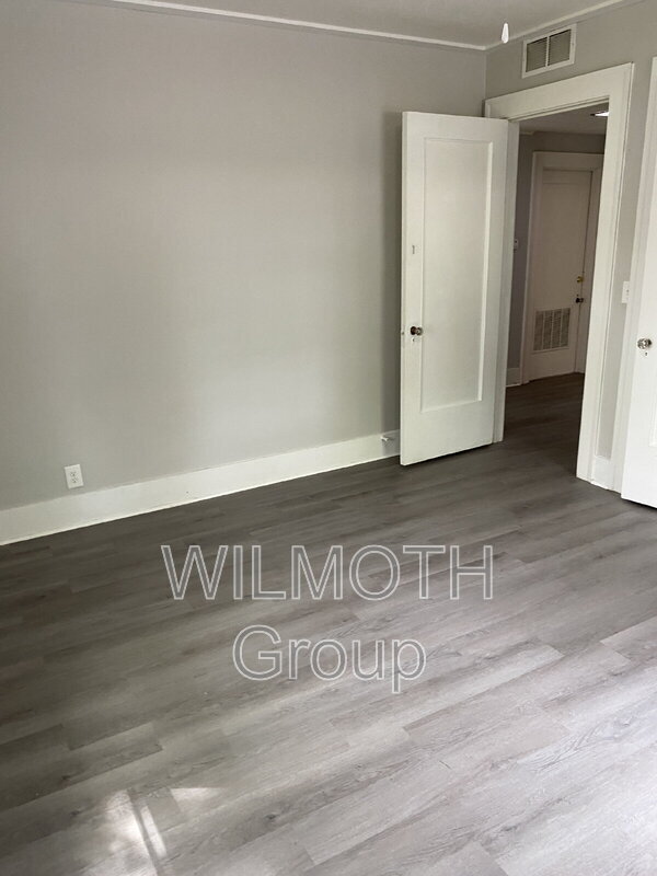 Building Photo - 408 W Mulberry St
