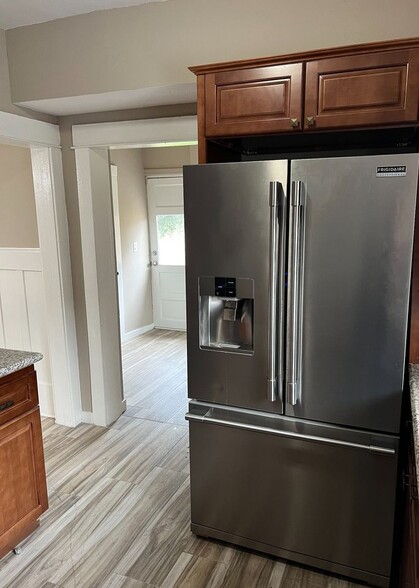 Building Photo - 1207 E 55th St