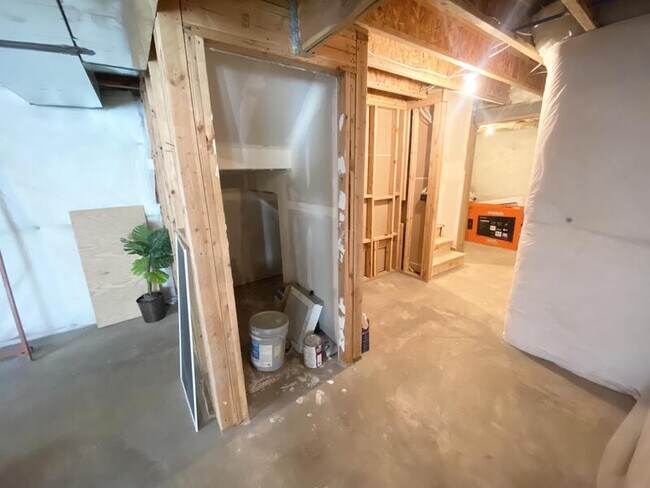 Building Photo - 521 N 20 W