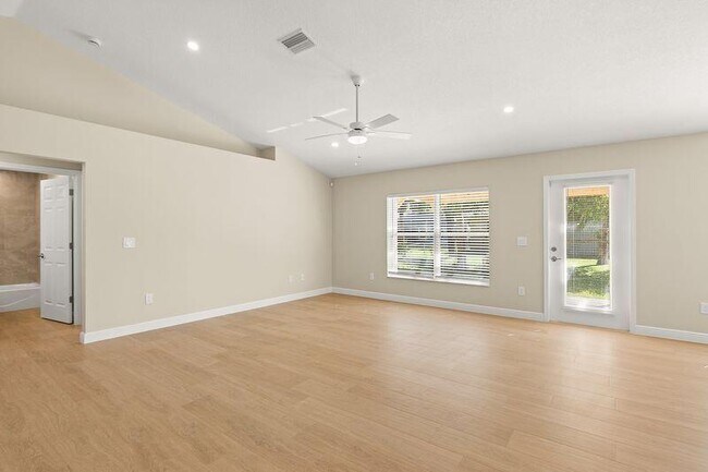 Building Photo - 1590 Polynesian Ln