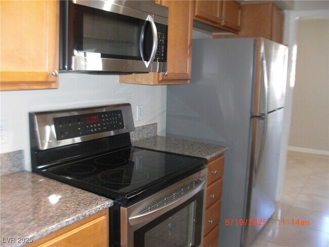 Building Photo - 2852 Loveland Dr