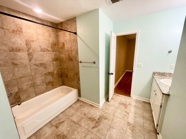 Building Photo - 503 Brookstone Dr