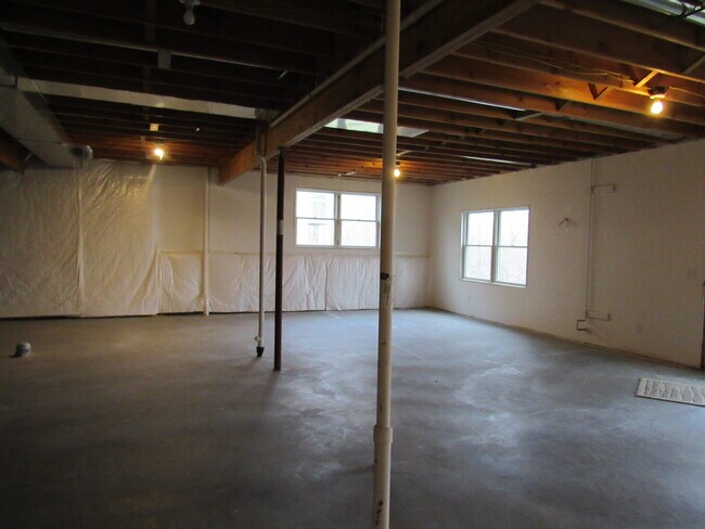 Building Photo - 3164 Meridith Way