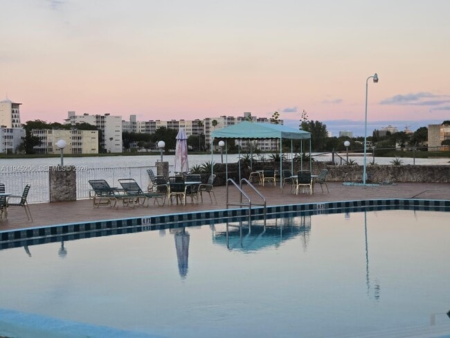 Building Photo - 1481 NE Miami Gardens Dr