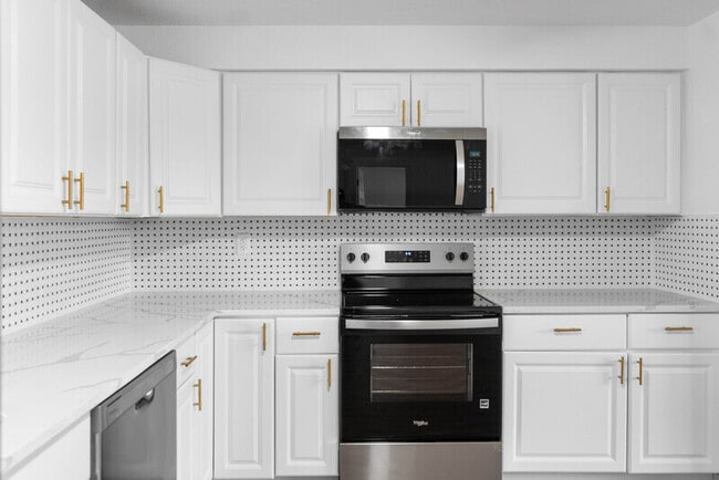 Building Photo - 6220 W Ohio Ave