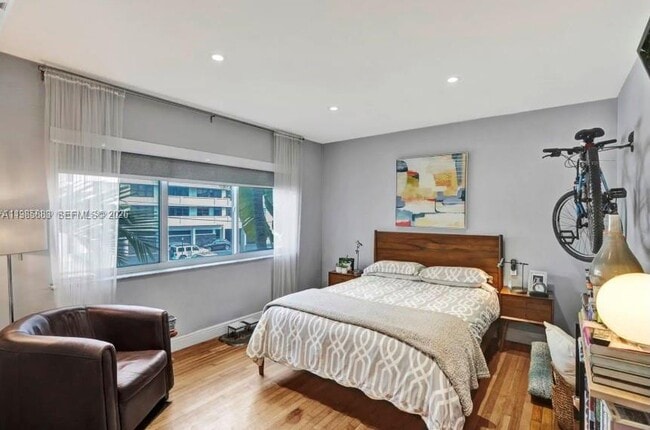 Building Photo - 10076 E Bay Harbor Dr