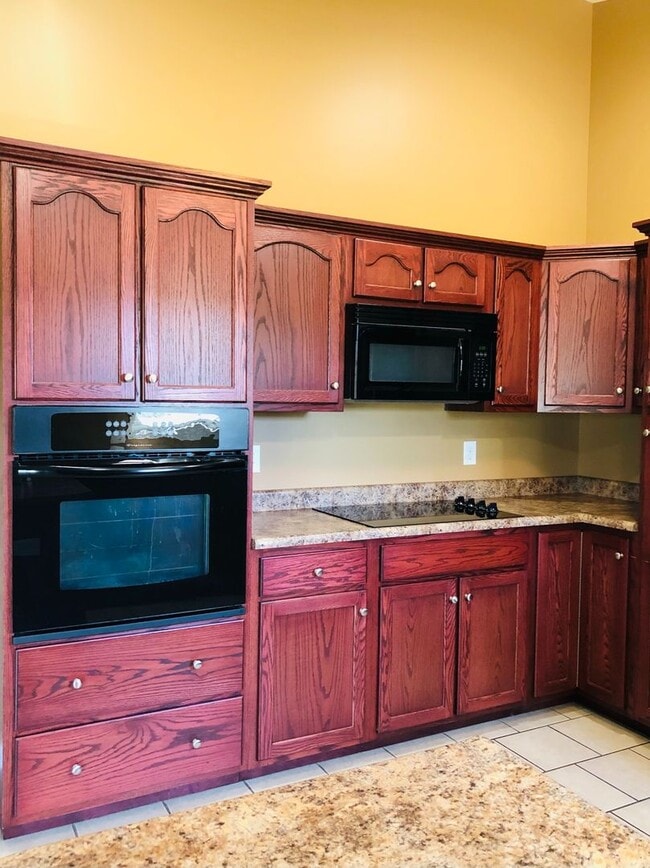 Building Photo - 102 Ethan Ct