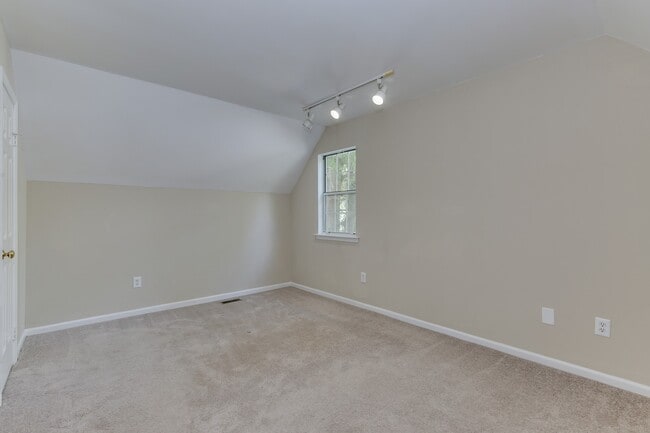 Building Photo - 732 Galahad Dr