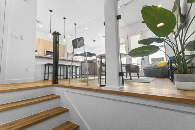 Building Photo - 6740 Peerless St