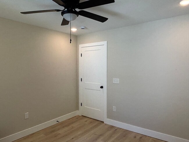 Building Photo - Amazing 2 Bed 1 Bath House