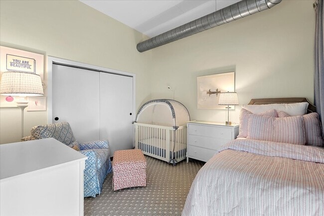 Building Photo - 936 W Madison St