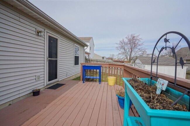 Building Photo - South side 3 Bedroom, 2 Bath Home, w/ 2 car attached garage