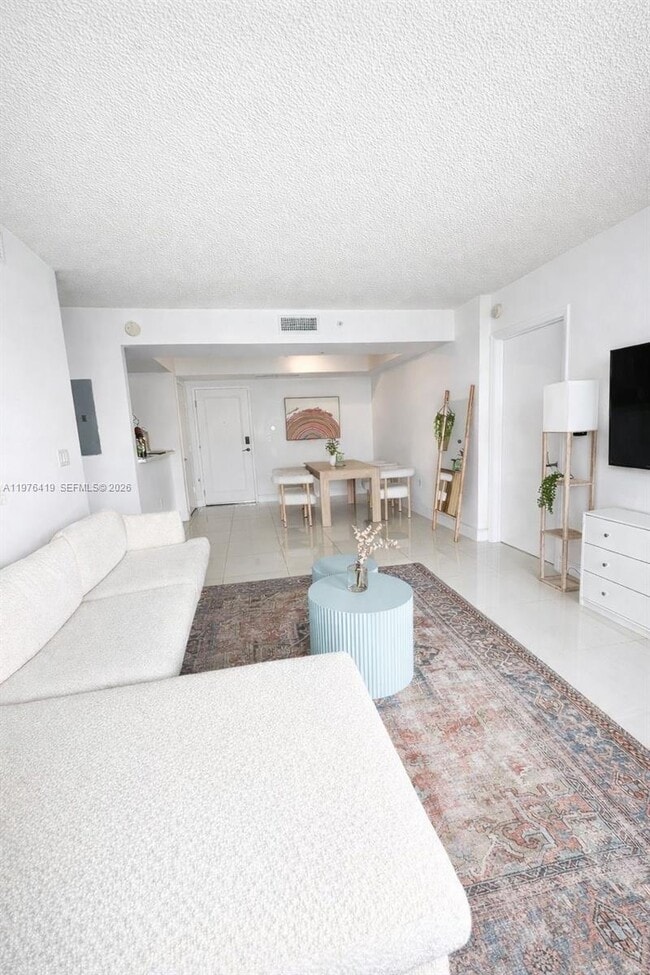 Building Photo - 1861 NW S River Dr