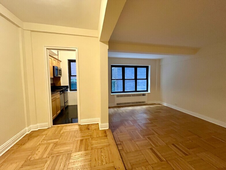 Building Photo - 141 E 56th St