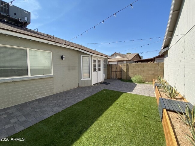 Building Photo - 1055 N Recker Rd