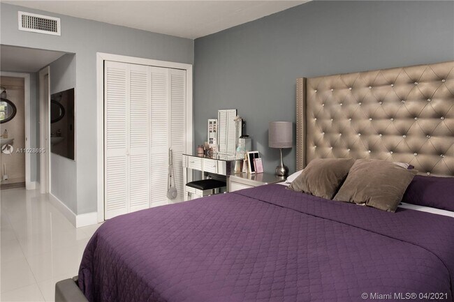 Building Photo - 7505 SW 82nd St