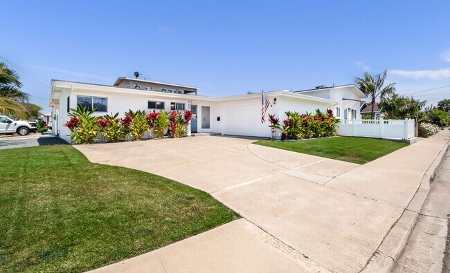 Building Photo - Long Term Unfurnished Rental available a f...
