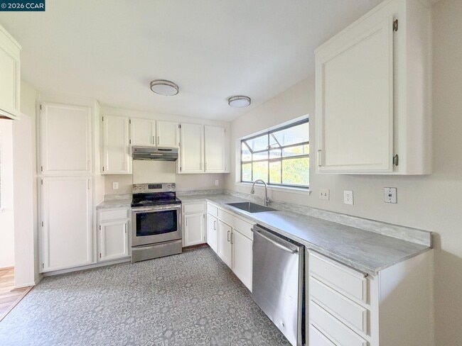 Building Photo - 118 Meadowlark Way