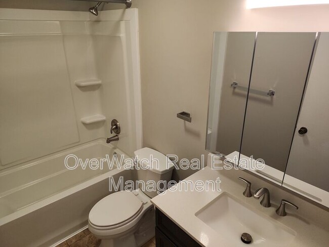 Building Photo - 3811 Iowa Dr